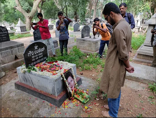 Umar Khalid pays homage at the grave of Gauri Lankesh. 