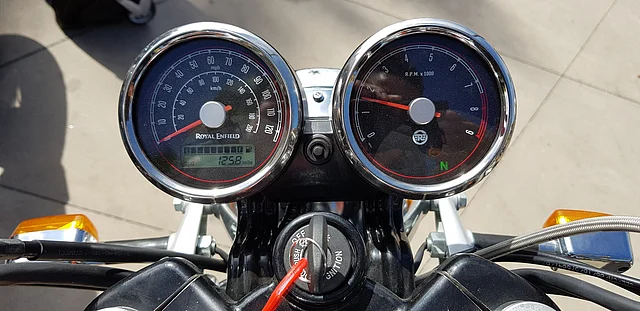 The classic twin-pod instrument console of the Royal Enfield twins.