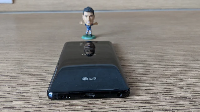 Impressive built-in audio speakers on the phone. 