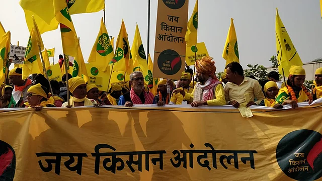 Protestors continue to walk towards Ramlila Maidan. Yogendra Yadav is seen leading the way.