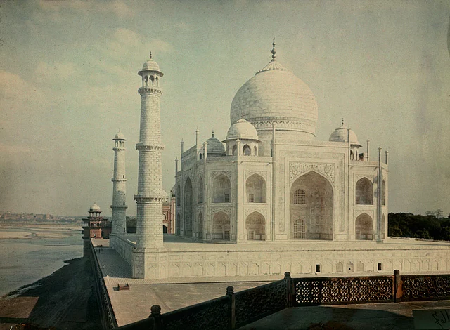 A view of the Taj Mahal on the Yamuna River, 1923.