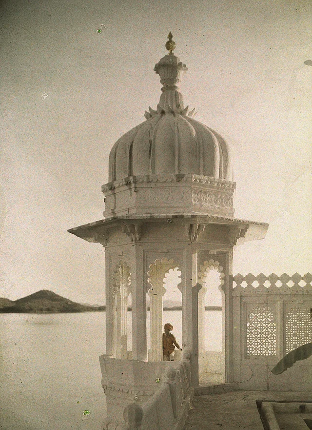 View of the Maharaja’s palace pond from the Island of the Sultans in Udaipur, India, 1923.