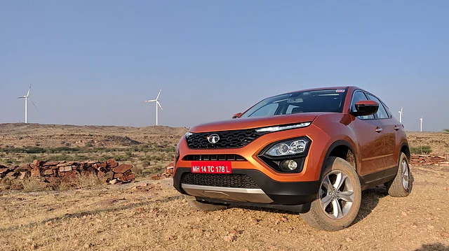 The headlamps of the Harrier are in the bumper, but are not as low as perceived. 