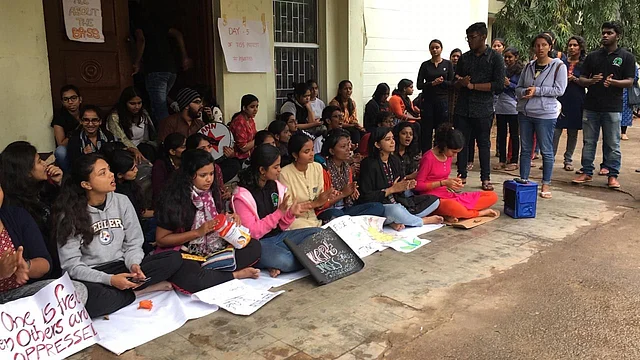 A student’s collective was formed and an indefinite protest by the boycott of lectures was called from 10 December.