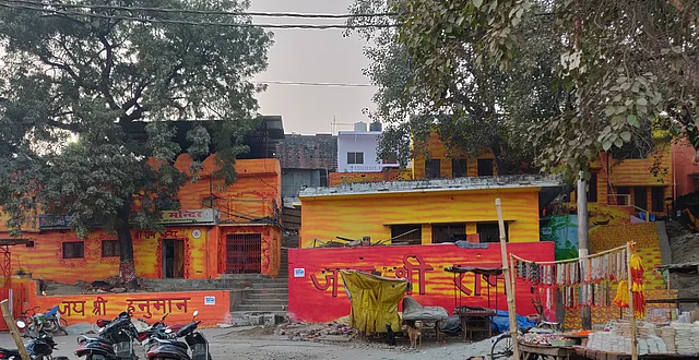 Jai Shree Ram and Jai Shree Hanuman painted over the walls.