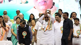 The state of Karnataka is in a political crisis since two independent MLAs withdrew support from the Congress-JD(S) led government in the state.