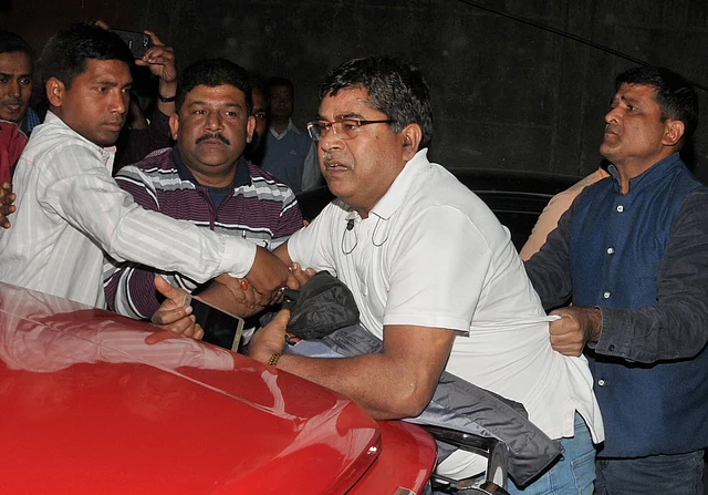 Central Bureau of Investigation (CBI) officers, who came to question Kolkata Police commissioner Rajeev Kumar in connection with the Saradha ponzi scam, being detained by Kolkata police.