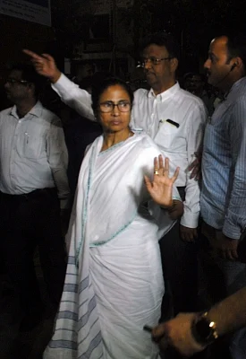 Kolkata: West Bengal Chief Minister Mamata Banerjee visits SSKM hospital to inspect the health of Matua community matriarch Binapani Devi popularly known as "Boroma" in Kolkata on March 5, 2019. (Photo: IANS)
