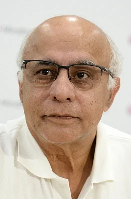 Bengaluru: Mindtree Co-founder Subroto Bagchi, Executive Chairman Krishnakumar Natarajan and CEO, MD and Executive Director Rostow Ravanan during a press conference in Bengaluru, on March 19, 2019. (Photo: IANS)