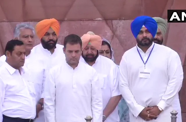 Congress President Rahul Gandhi (centre) along with CM Amarinder Singh (second from right) and Congress leader Navjot Singh Sidhu (right) pays his respects to those killed in the massacre, 100 years ago.