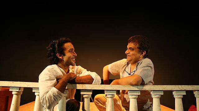 Zahan Kapoor (L) and Swanand Kirkire in <i>Pitaji Please</i>.