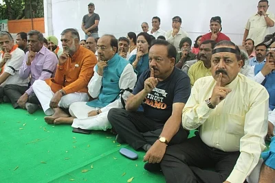 New Delhi: BJP workers led by Union Ministers Vijay Goel, Harsh Vardhan and Jitendra Singh stage a silent protest against violence during BJP president Amit Shah