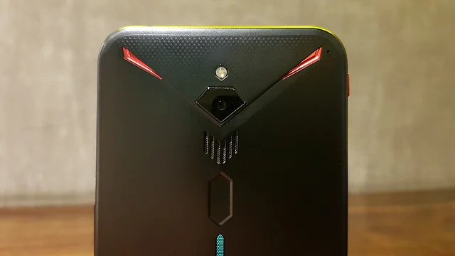 Fingerprint scanner on a phone this big. Big problem. 