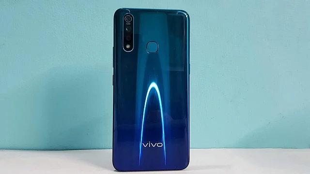 The glossy back looks attractive. However, it is better to use a case as it is prone to smudges.