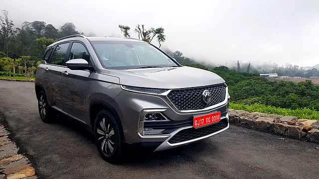 All variants of the MG Hector have LED daytime running lamps flanking the bonnet. 