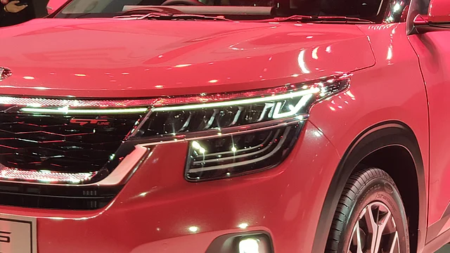 The Kia Seltos gets LED daytime running lamps, and full-LED headlights. 