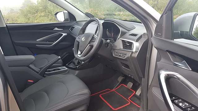 The front seats are comfortable and are electrically operated in the top variants. 