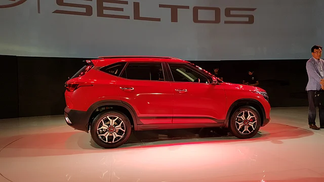 The Kia Seltos gets 17-inch alloy wheels. 