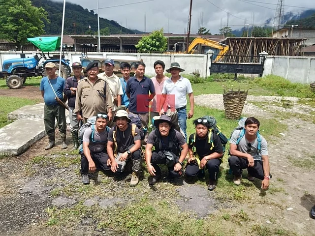 Tamut and members of the AN-32 rescue team.