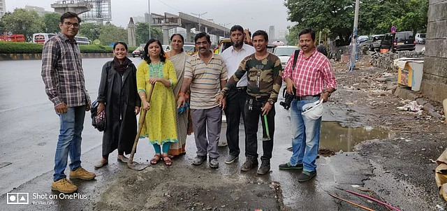 Filling potholes in West Goregaon.Pothole filling by citizen Alert #PotholeWarriors Team Mumbai 30june2019 on Goregaon East WEH