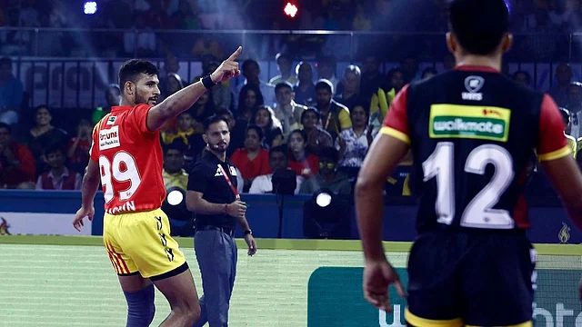 Gujarat started the contest on a brilliant note as raiders Sachin and Sumit struck early to hand their team a 3-0 lead.
