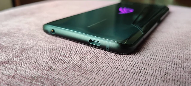ROG 2 retains the 3.5-mm audio jack for wired experience while gaming.