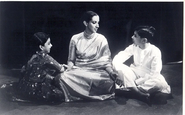 Mrinalini Sarabhai with her children Mallika and Kartikeya.