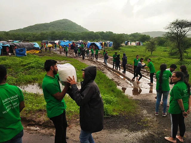 Robins from Pune form a human chain to pass the #Mission5 supplies along.