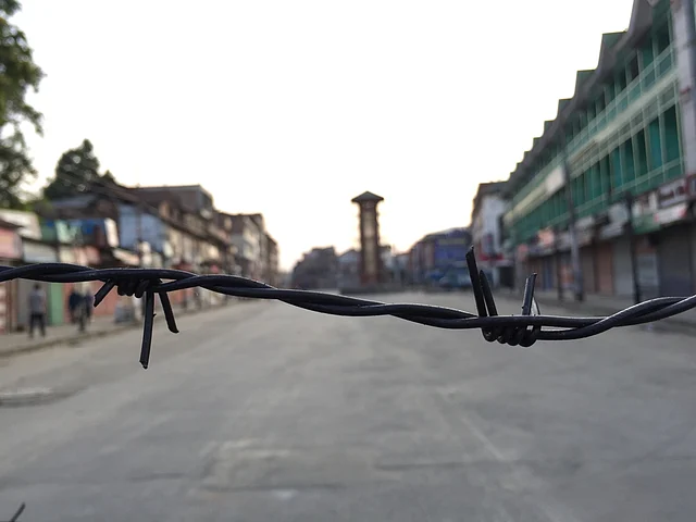 Lal Chowk in Srinagar has been cordoned off with barbed wires. 