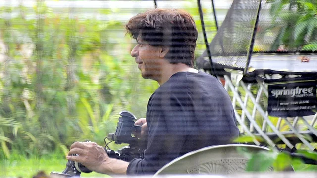 Shah Rukh Khan was taking photos of AbRam and his friends.