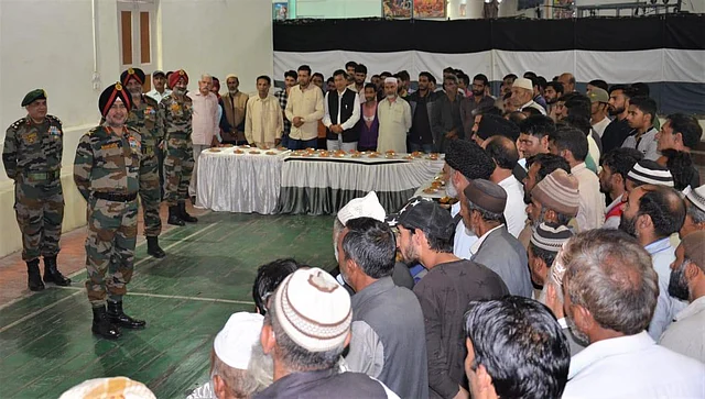 Lt Gen Ranbir Singh during his visit to Kupwara and Baramulla