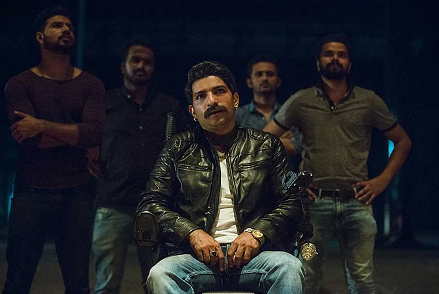 Jatin Sarna as Bunty.