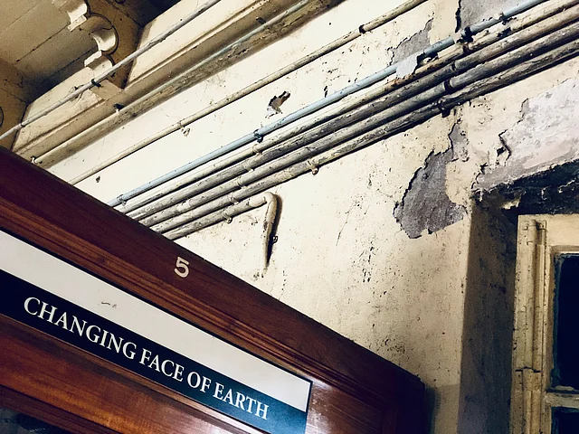 The General Geology section in the museum. The exhibits are exposed to seeping and cracking walls. 