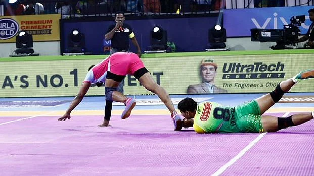 Ajinkya Pawar made a two-point raid in the sixth minute to give Jaipur Pink Panthers 5-3 lead.