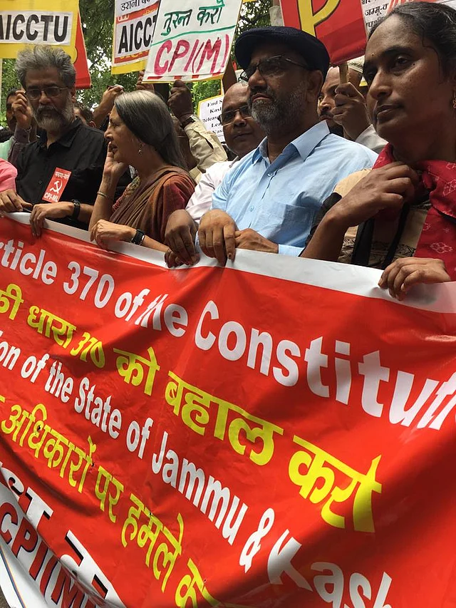 Hundreds gathered in Delhi’s Jantar Mantar to protest against the govt’s move.