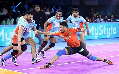 Kolkata: Players in action during Pro Kabaddi Season 7 match between Bengal Warriors and U Mumba at the Netaji Subhash Chandra Bose Indoor Stadium in Kolkata on Sep 11, 2019. (Photo: IANS)