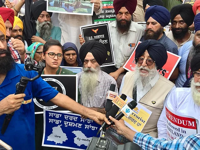 Left-wing activists participated in a protest over Kashmir, organised by Panthic outfits on 15 August.