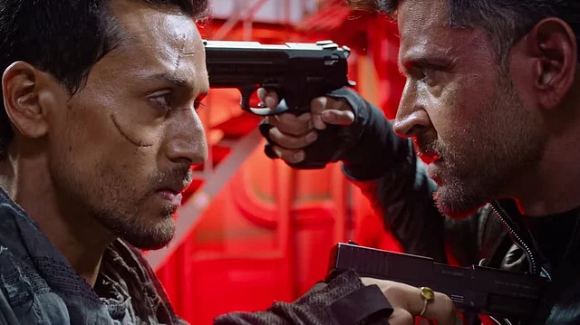 Hrithik Roshan and Tiger Shroff in a still from <i>War</i>.