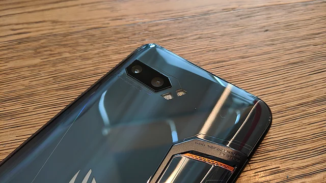 Dual rear cameras on the ROG 2 need some work.