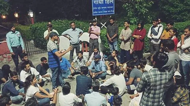 Students protesting at Mahatma Gandhi Antarashtriya Hindi Viswavidyalaya in Wardha.