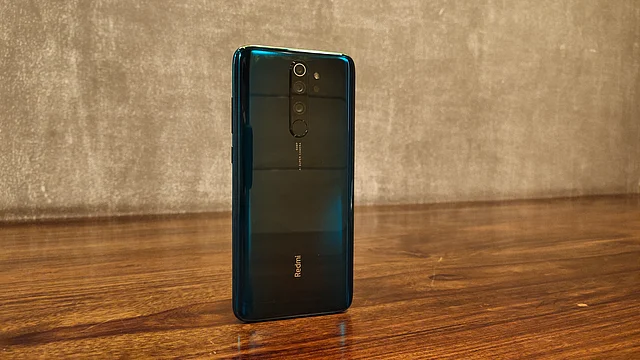 The Redmi Note 8 Pro offers a 18W fast charger in the box. 