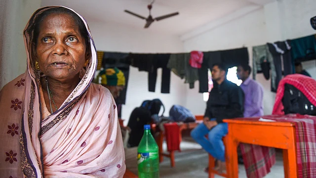 In South 24 Parganas, villagers living in coastal areas shifted at a shelter home in the wake of the cyclone in Kakdwip on Saturday.