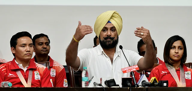 NRAI President Raninder Singh with Indian shooters Jitu Rai and Heena Sindhu.