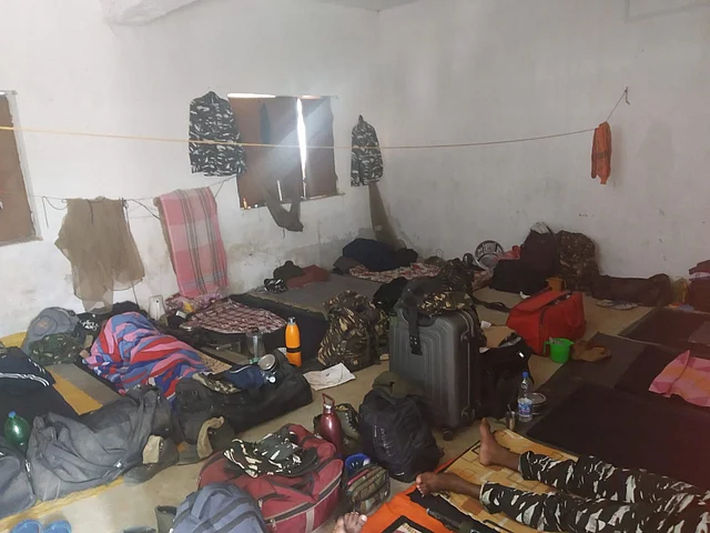 A classroom where jawans don’t even have enough room to rest.