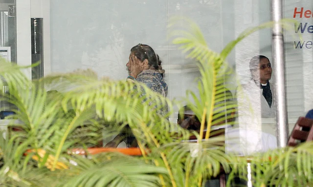 Dimple Kapadia visits her mother at the hospital. 