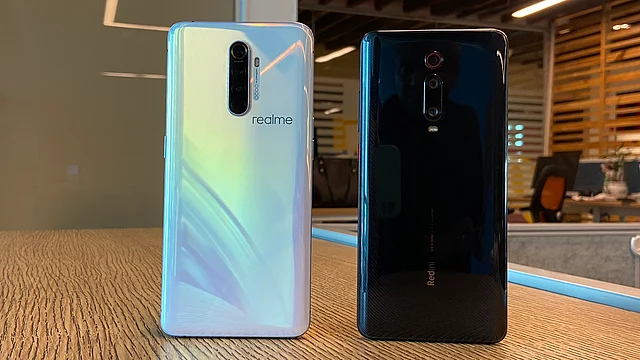 Glossy back design of both the phones.