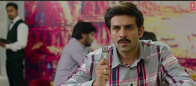 Kartik Aaryan in a still from <i>Pati Patni Aur Woh</i>.