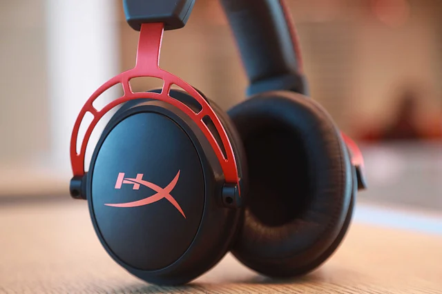 The HyperX Cloud Alpha spots an aluminium frame.