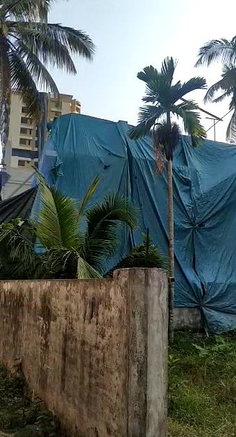 As a precautionary measure, houses nearby were evacuated and covered.