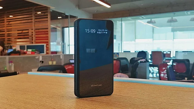 The front display panel shows the time, date and other notifications.